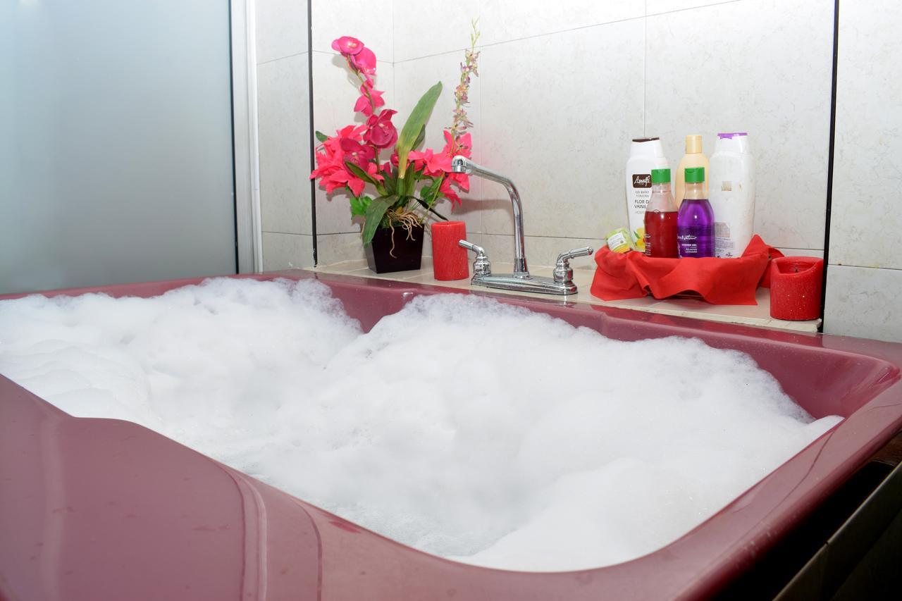 Hostal Tequendama Martha Santamaria Кали Екстериор снимка