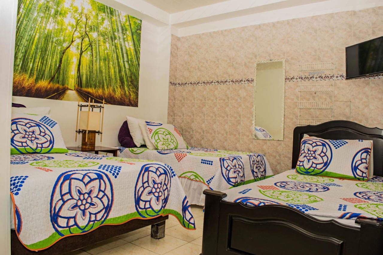 Hostal Tequendama Martha Santamaria Кали Екстериор снимка
