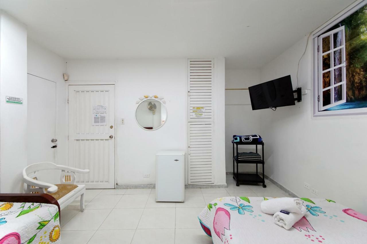 Hostal Tequendama Martha Santamaria Кали Екстериор снимка